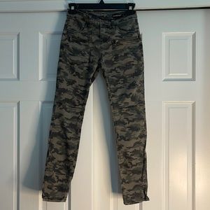 Blank NYC camo pants. Size 24